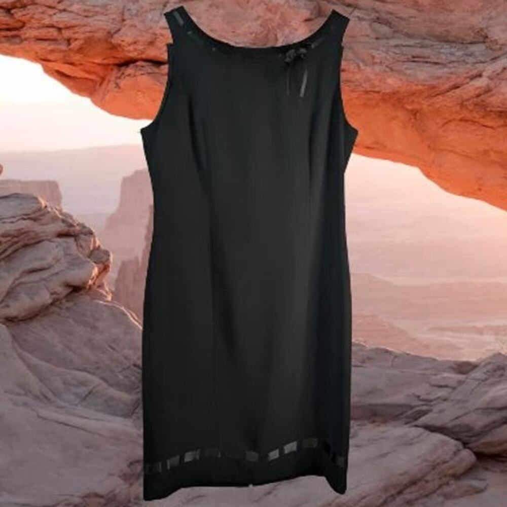 Liz Claiborne 12 sleeveless black polyester lined w/ribbon accent hem neck dress
